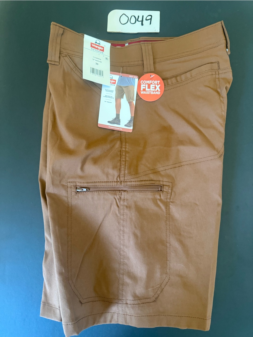 Wrangler Men's Brown Chino-Style Cargo shorts with Zipper Pocket